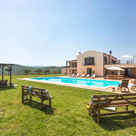 Sleeps 15 With Pool And Wifi *